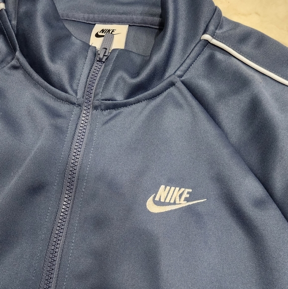 Nike track Jacket - Picture 2 of 3